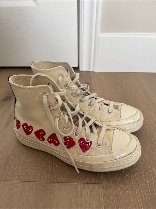 Comme des Garcons PLAY Shoes - Comme des Garçons PLAY Cream Canvas High-Top Sneakers with Red Heart Motif